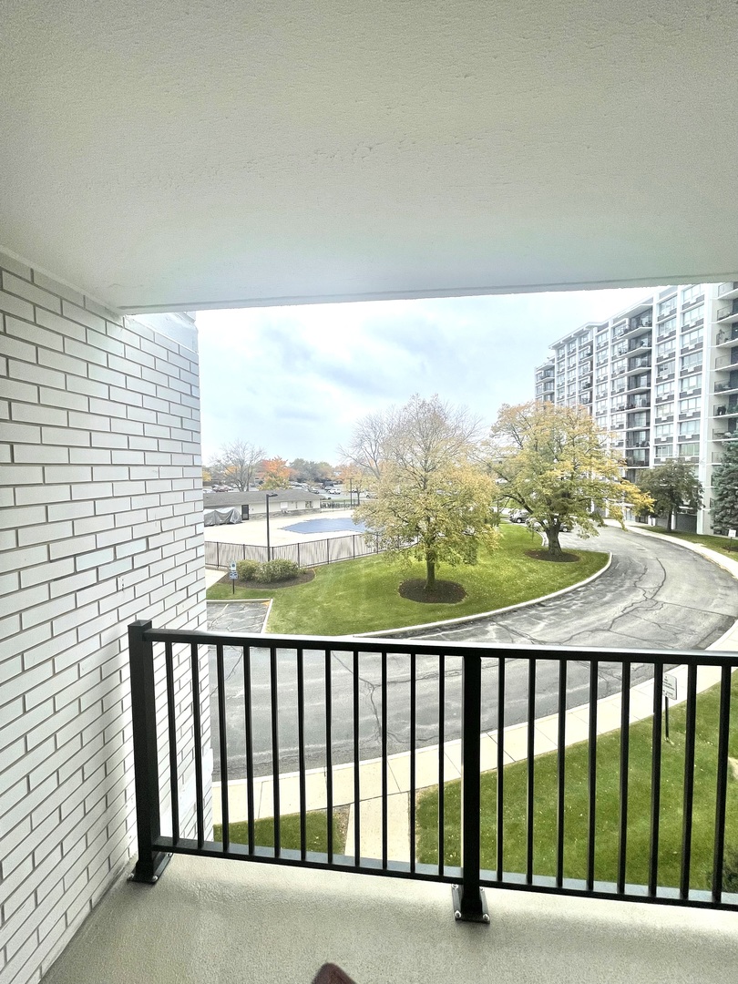 8801 West Golf Road, Unit 3H Niles, IL 60714 - Photo 13 of 33 a view of balcony with city view