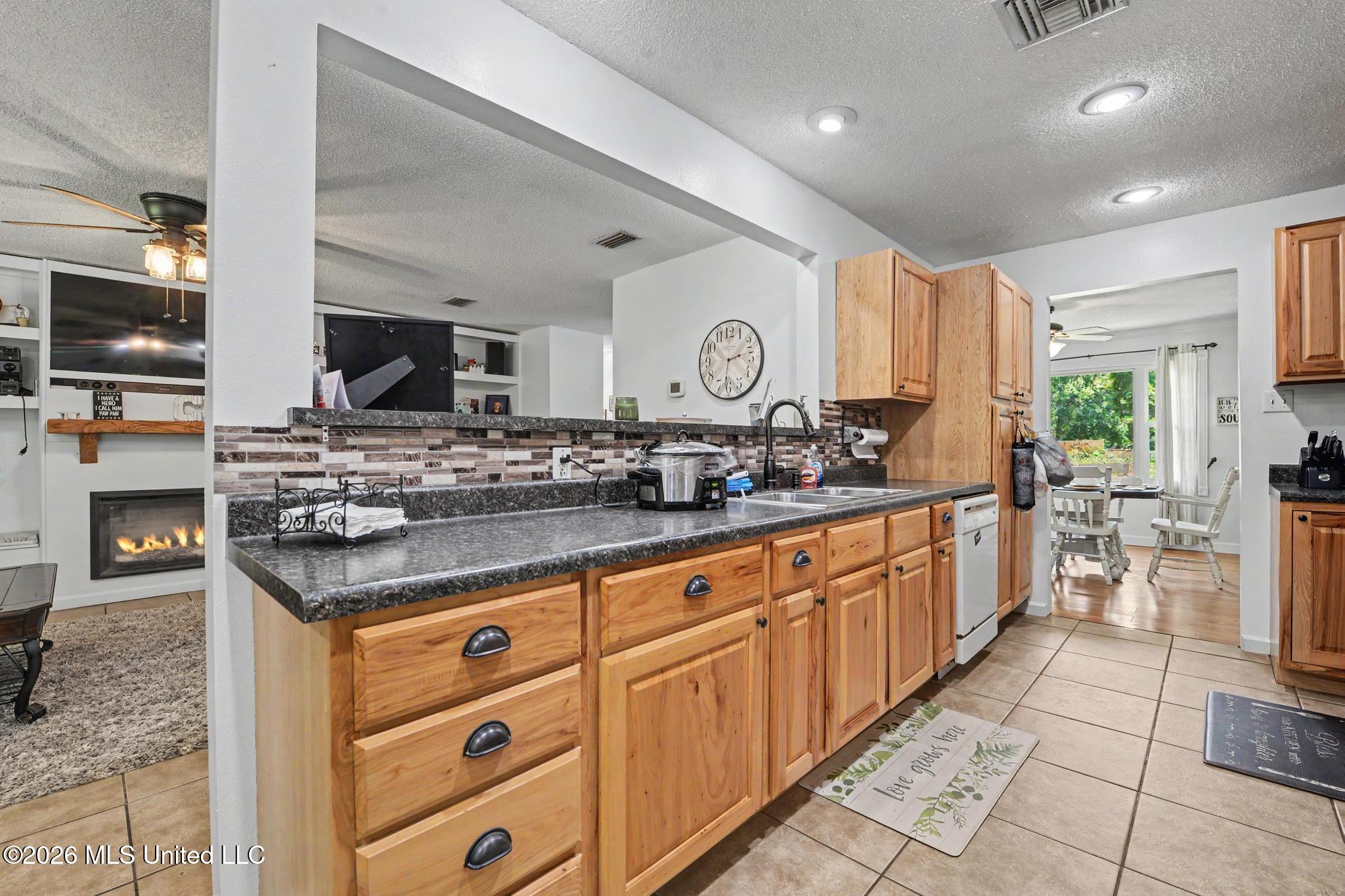 4317 Cunningham Road Moss Point, MS 39562 - Photo 7 of 29 007