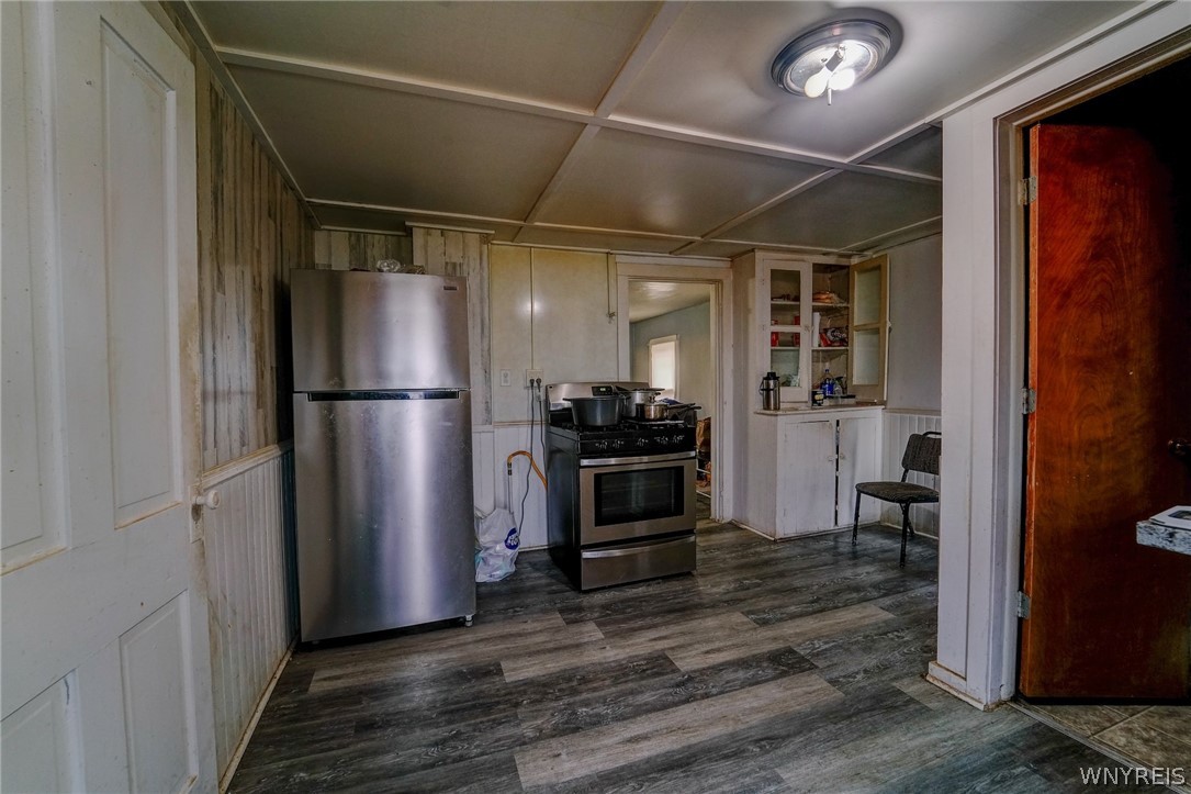 316 Lord Street Dunkirk, NY 14048 - Photo 3 of 12