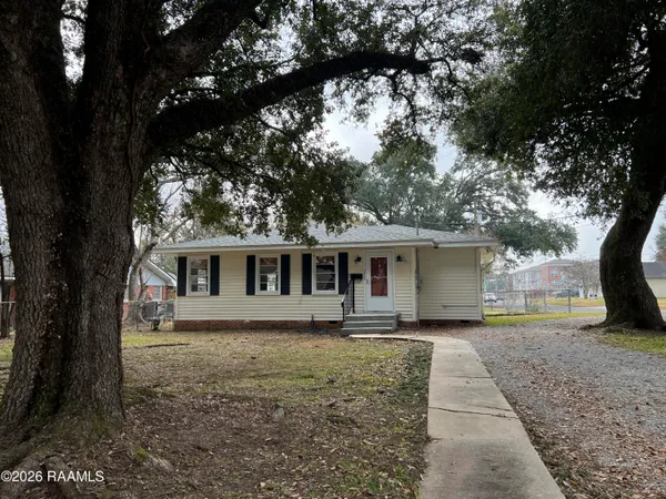 $1,800 | 215 Stephens Street, Lafayette, LA 70506