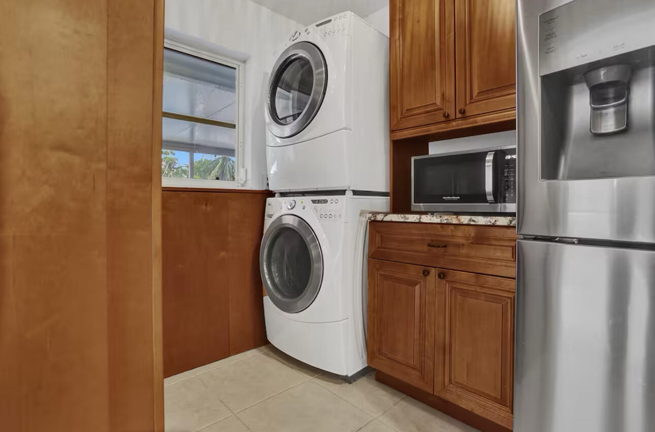 630 Curlew Road Delray Beach, FL 33444 - Photo 22 of 24 Laundry Rm