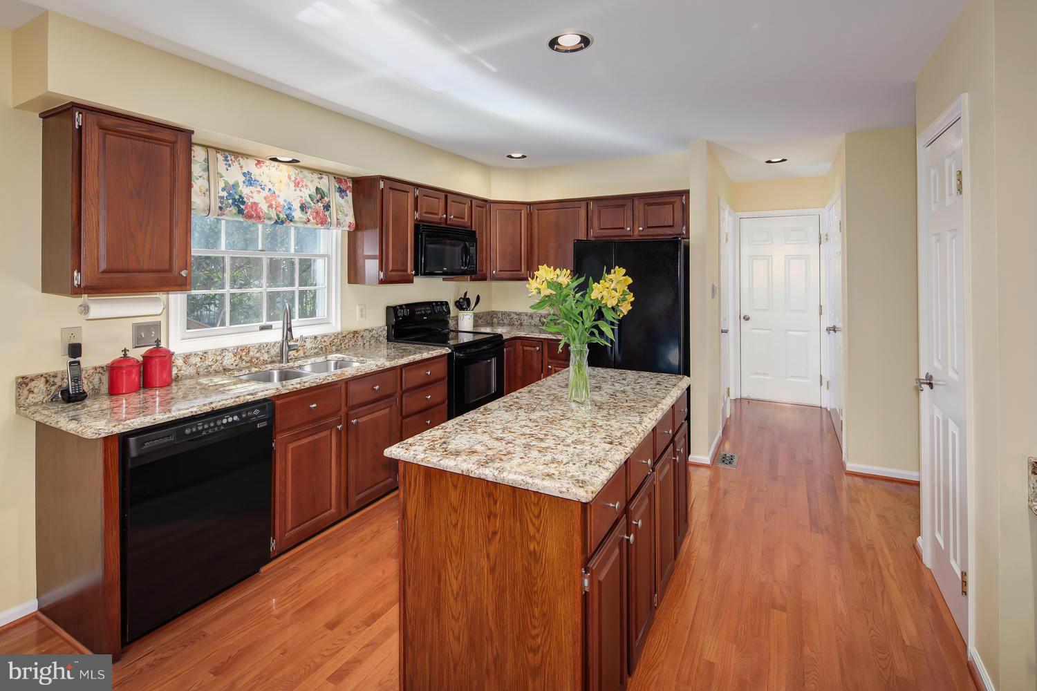12557 Rock Ridge Road Herndon, VA 20170 - Photo 9 of 25 Kitchen