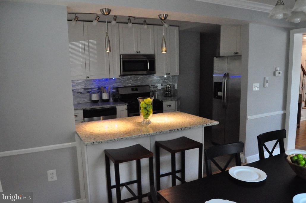1623 Ramblewood Road Baltimore, MD 21239 - Photo 19 of 24 Breakfast bar