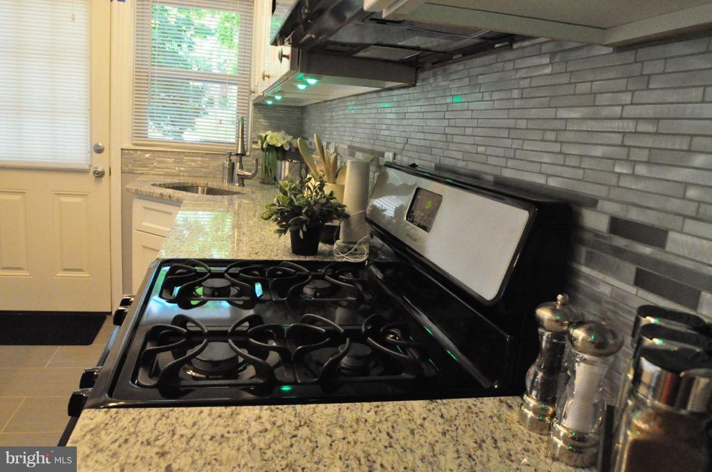 1623 Ramblewood Road Baltimore, MD 21239 - Photo 6 of 24 Kitchen