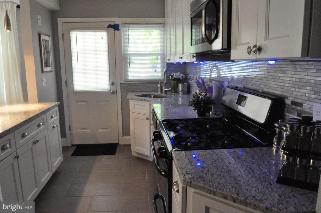 1623 Ramblewood Road Baltimore, MD 21239 - Photo 8 of 24 Kitchen