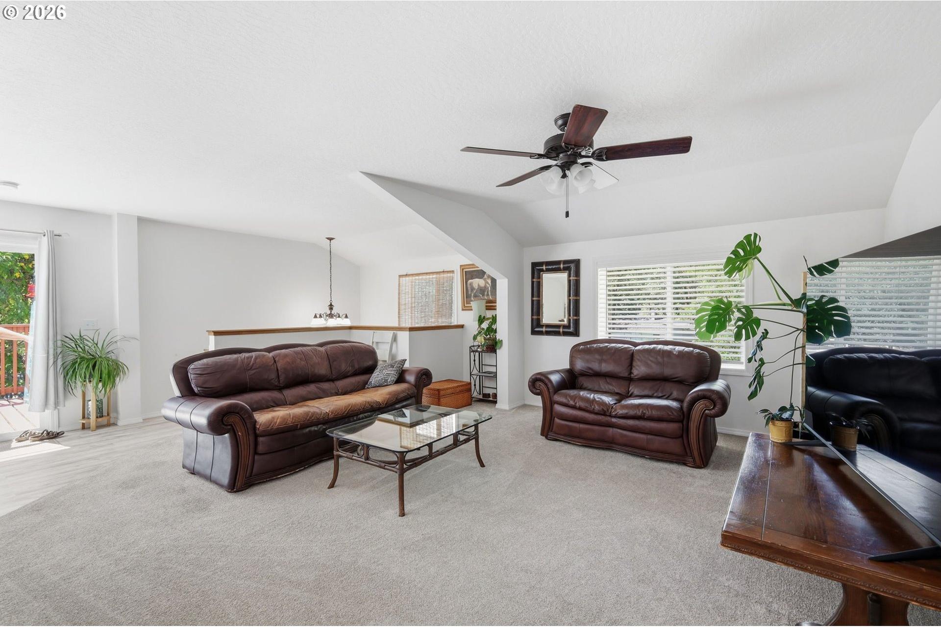 76566 Davis Road Oakridge, OR 97463 - Photo 9 of 42 Gallery Image 9