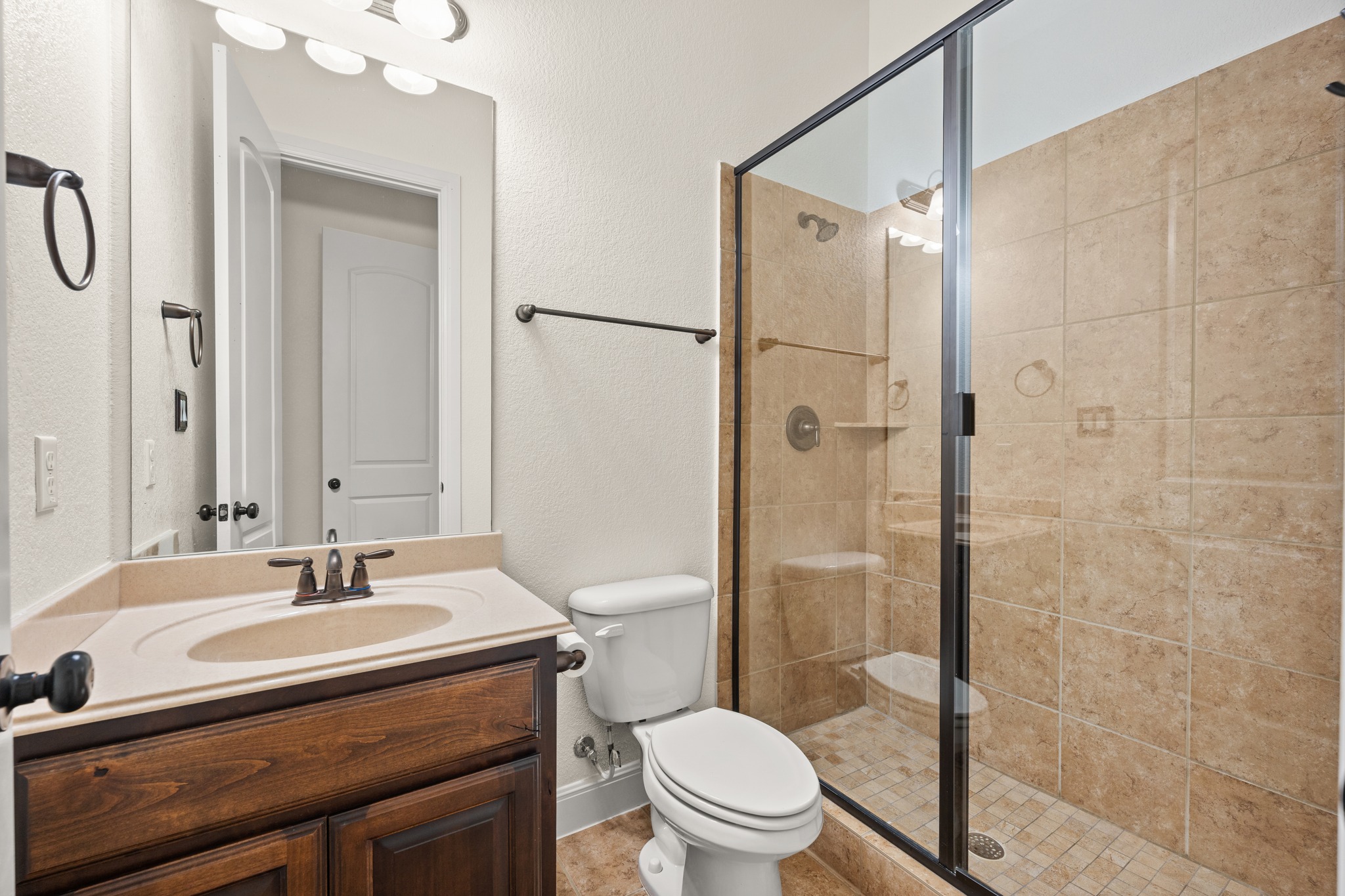 1301 Lions Lair Leander, TX 78641 - Photo 25 of 40 Ensuite bathroom