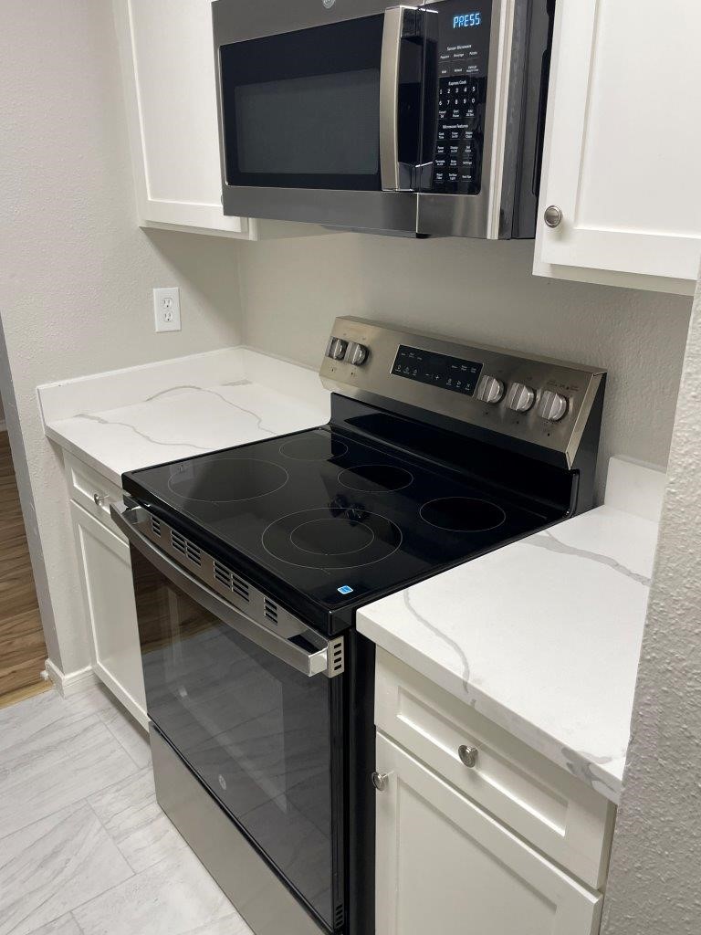 3608 Ocee Street Houston, TX 77063 - Photo 10 of 31 a close view of stove top oven
