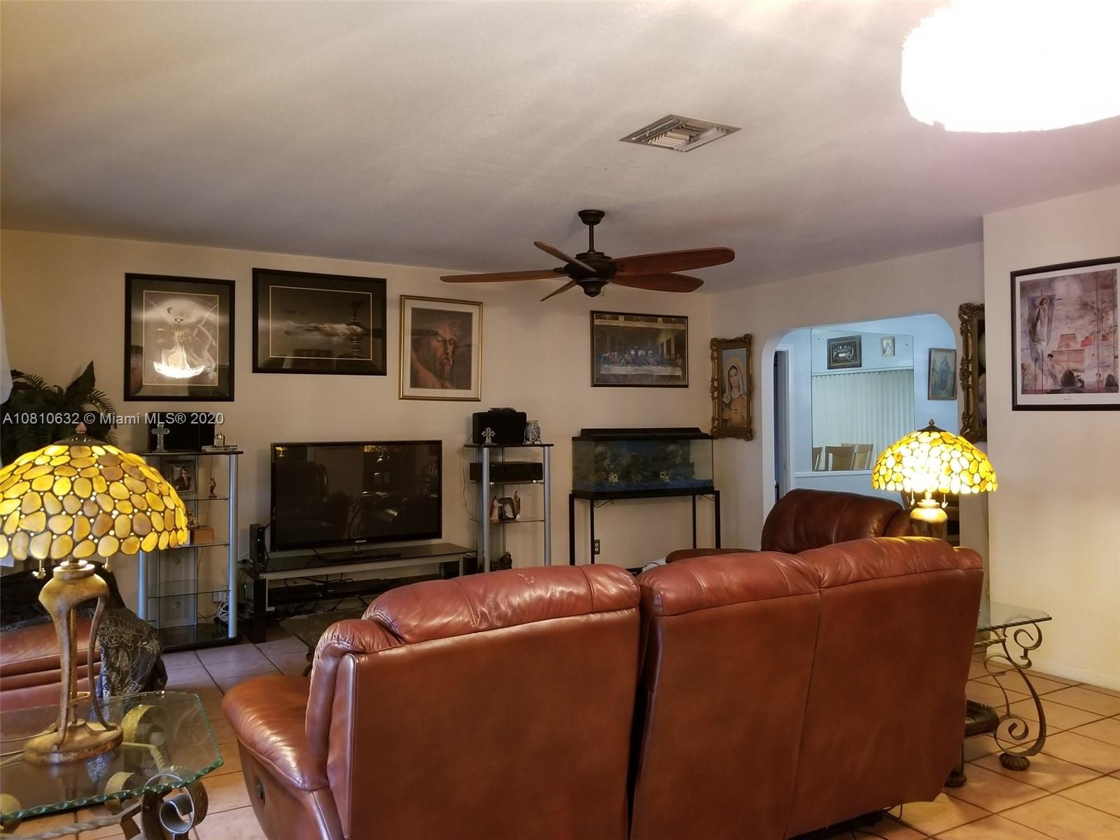2001 North Park Road Hollywood, FL 33021 - Photo 14 of 49 living room