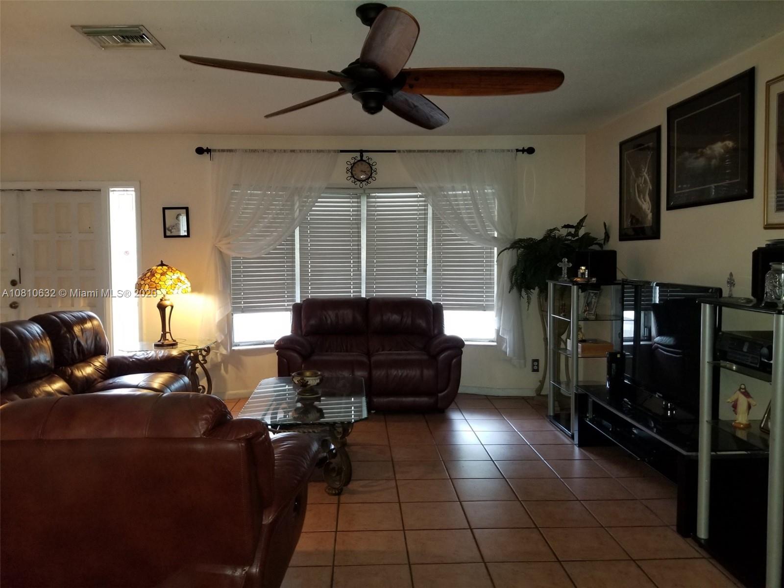 2001 North Park Road Hollywood, FL 33021 - Photo 15 of 49 spacious living room