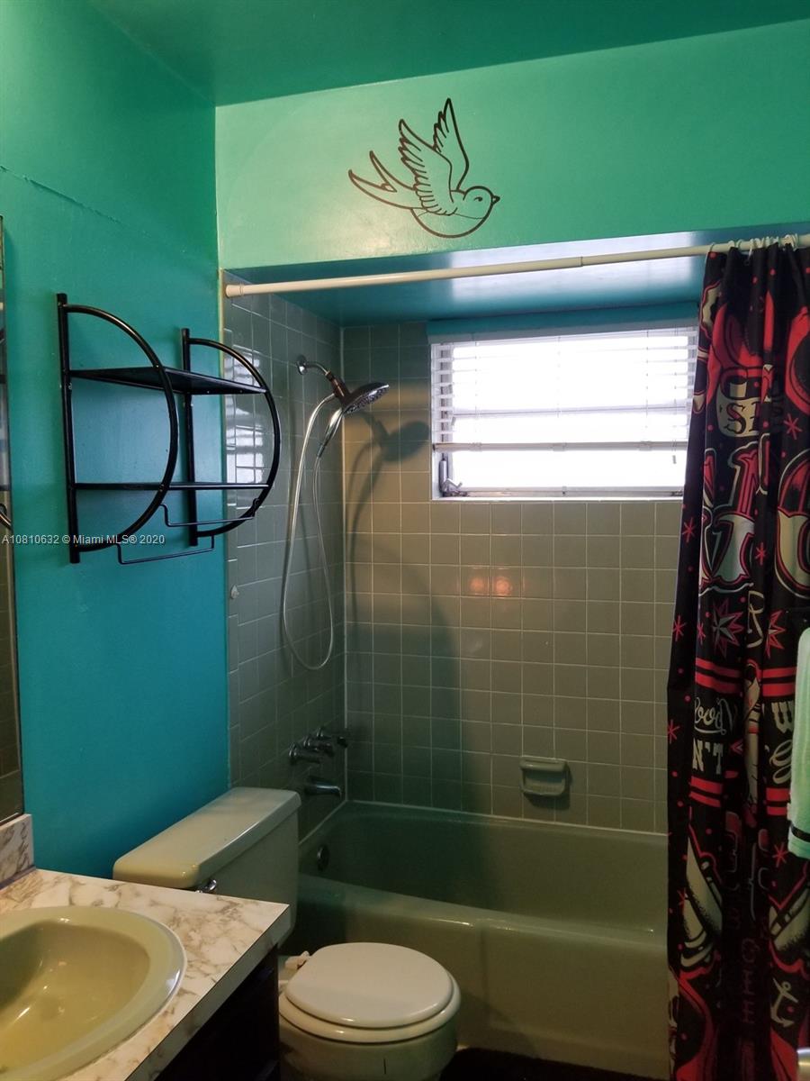 2001 North Park Road Hollywood, FL 33021 - Photo 32 of 49 secondary bathroom located between the second & third bedrooms