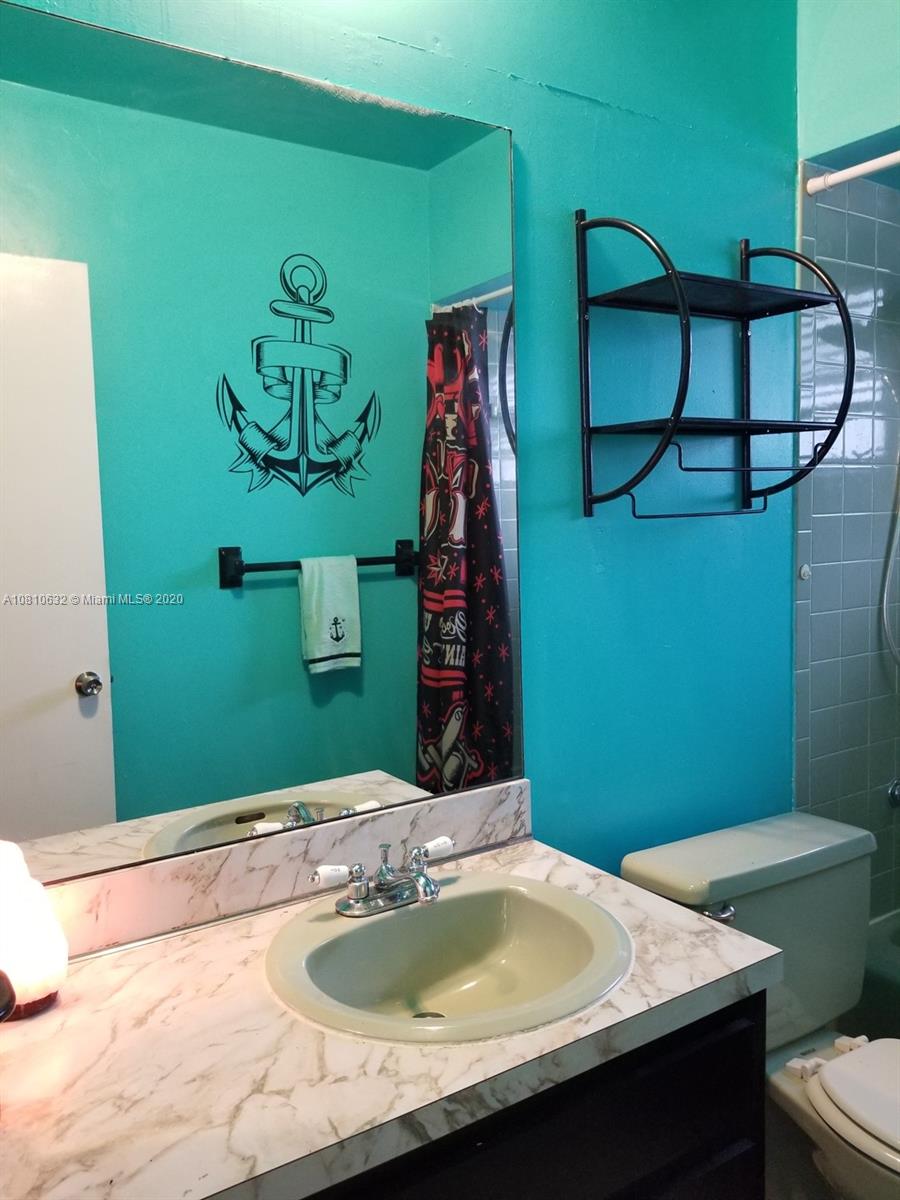 2001 North Park Road Hollywood, FL 33021 - Photo 33 of 49 secondary bathroom.