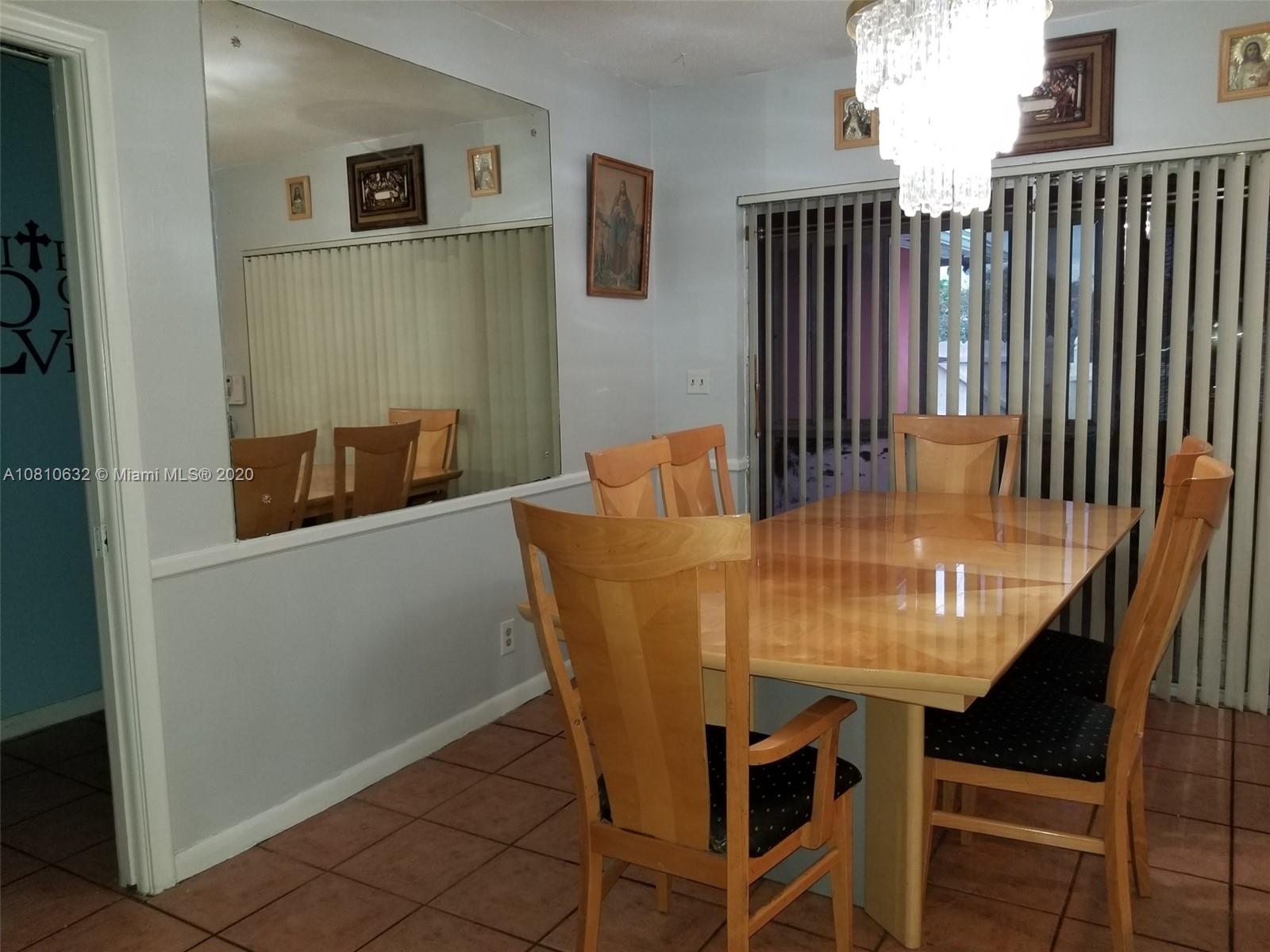 2001 North Park Road Hollywood, FL 33021 - Photo 5 of 49 dining room