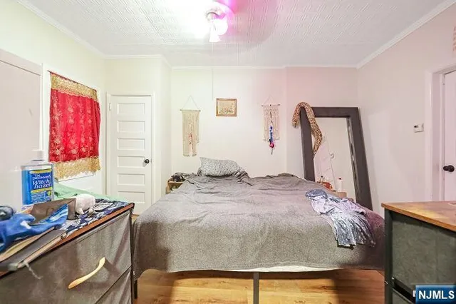 a bed room with a bed