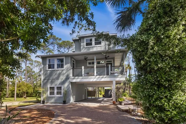 $699,000 | 825 East Pine Avenue, St. George Island, FL 32328