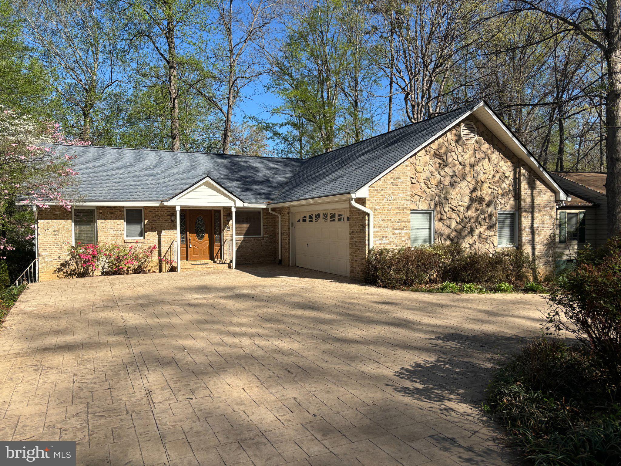 Charming brick home in great location!