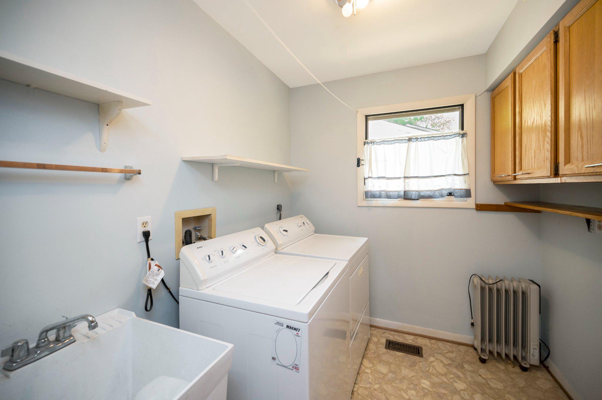 110 Federal Road Locust Grove, VA 22508 - Photo 35 of 77 a utility room with dryer and washer
