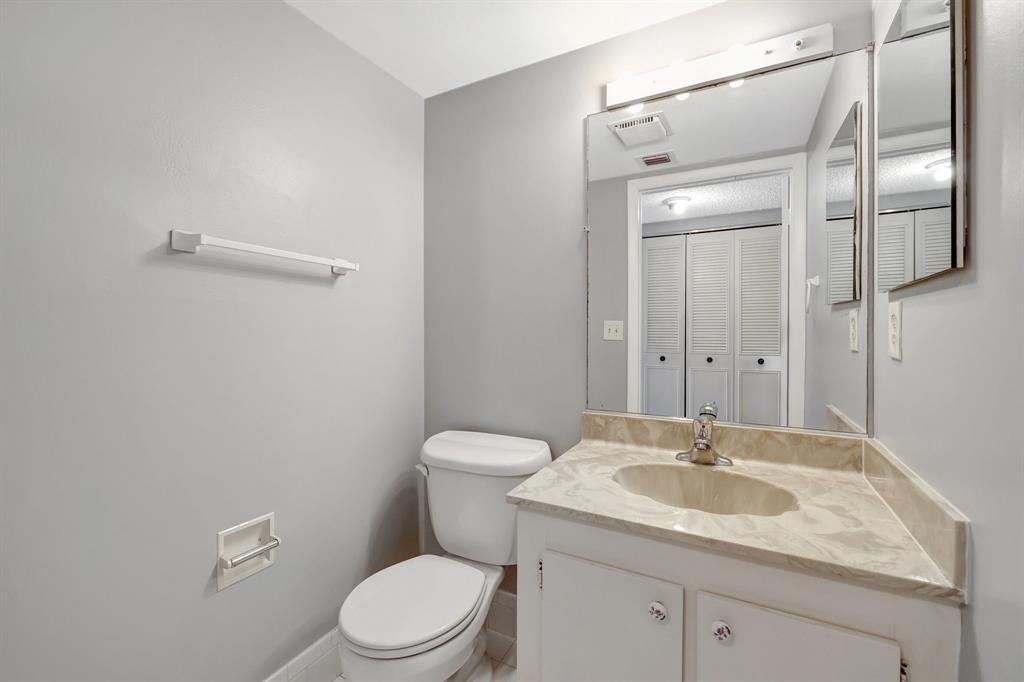 1950 Southwest Palm City Road, Unit 5104 Stuart, FL 34994 - Photo 9 of 20 Guest Bathroom