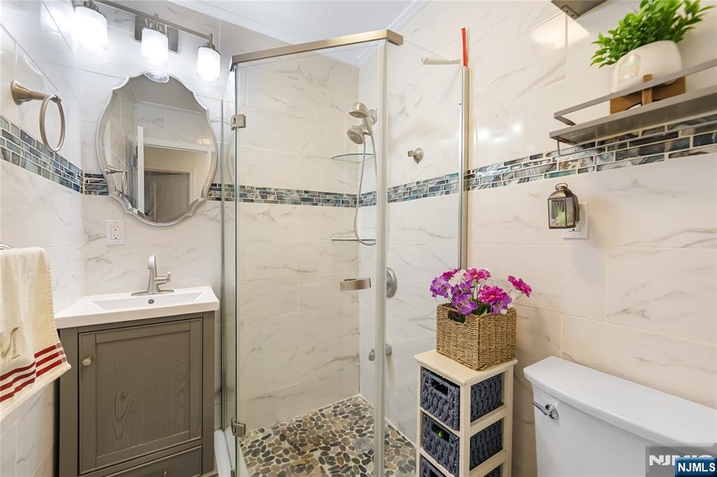 236 Knickerbocker Road Dumont, NJ 07628 - Photo 13 of 27