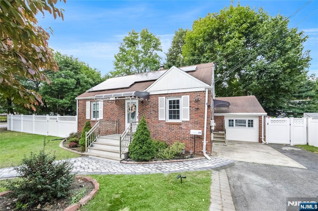 236 Knickerbocker Road Dumont, NJ 07628 - Photo 3 of 27