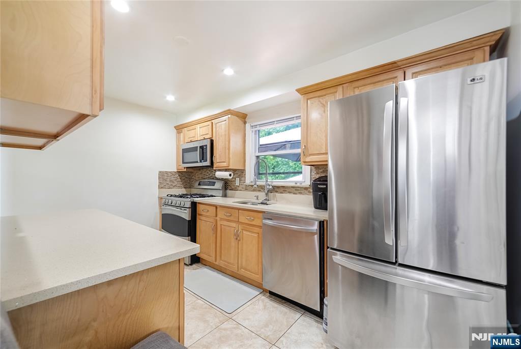 236 Knickerbocker Road Dumont, NJ 07628 - Photo 10 of 27