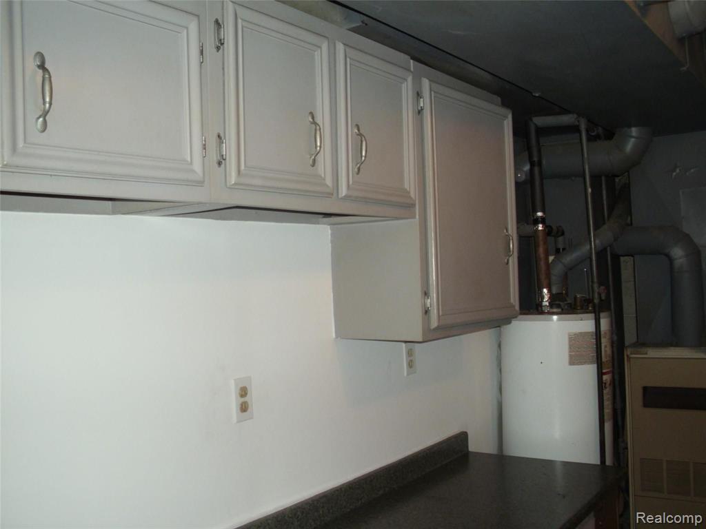 8651 Harding Center Line, MI 48015 - Photo 16 of 43