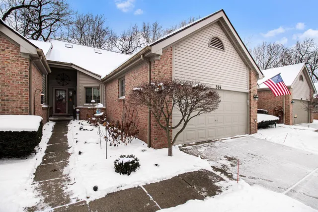 $425,000 | 306 Pineknoll Court, Brighton, MI 48116