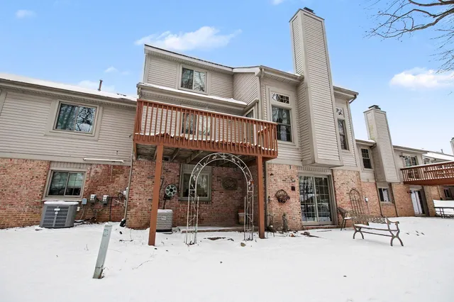 $425,000 | 306 Pineknoll Court, Brighton, MI 48116