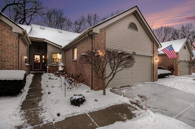$425,000 | 306 Pineknoll Court, Brighton, MI 48116