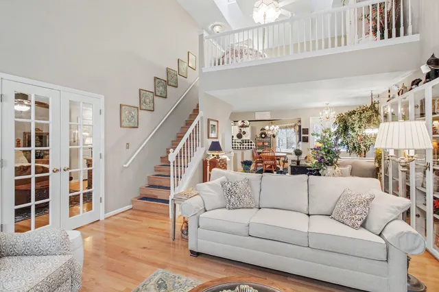 $425,000 | 306 Pineknoll Court, Brighton, MI 48116