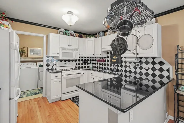 $425,000 | 306 Pineknoll Court, Brighton, MI 48116