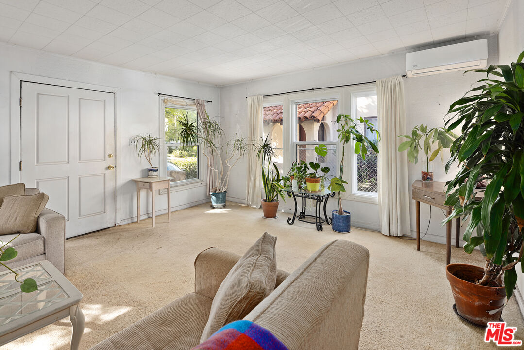 6501 Commodore Sloat Drive Los Angeles, CA 90048 - Photo 16 of 29