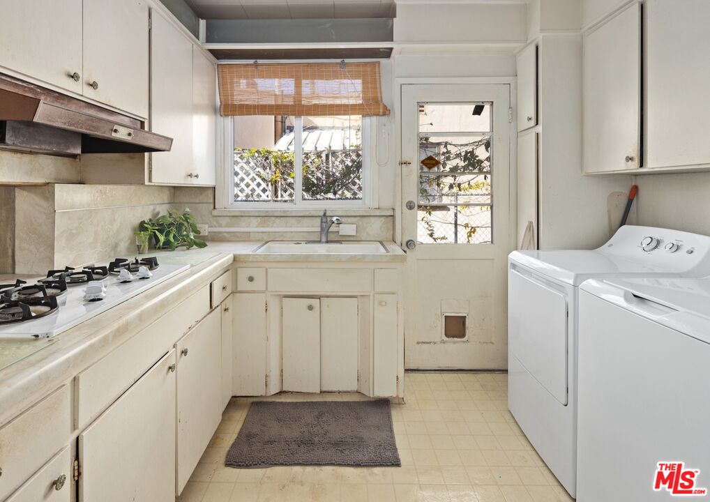 6501 Commodore Sloat Drive Los Angeles, CA 90048 - Photo 19 of 29