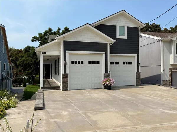 $1,795,000 | 2 West St Lake, Lee's Summit, MO 64086