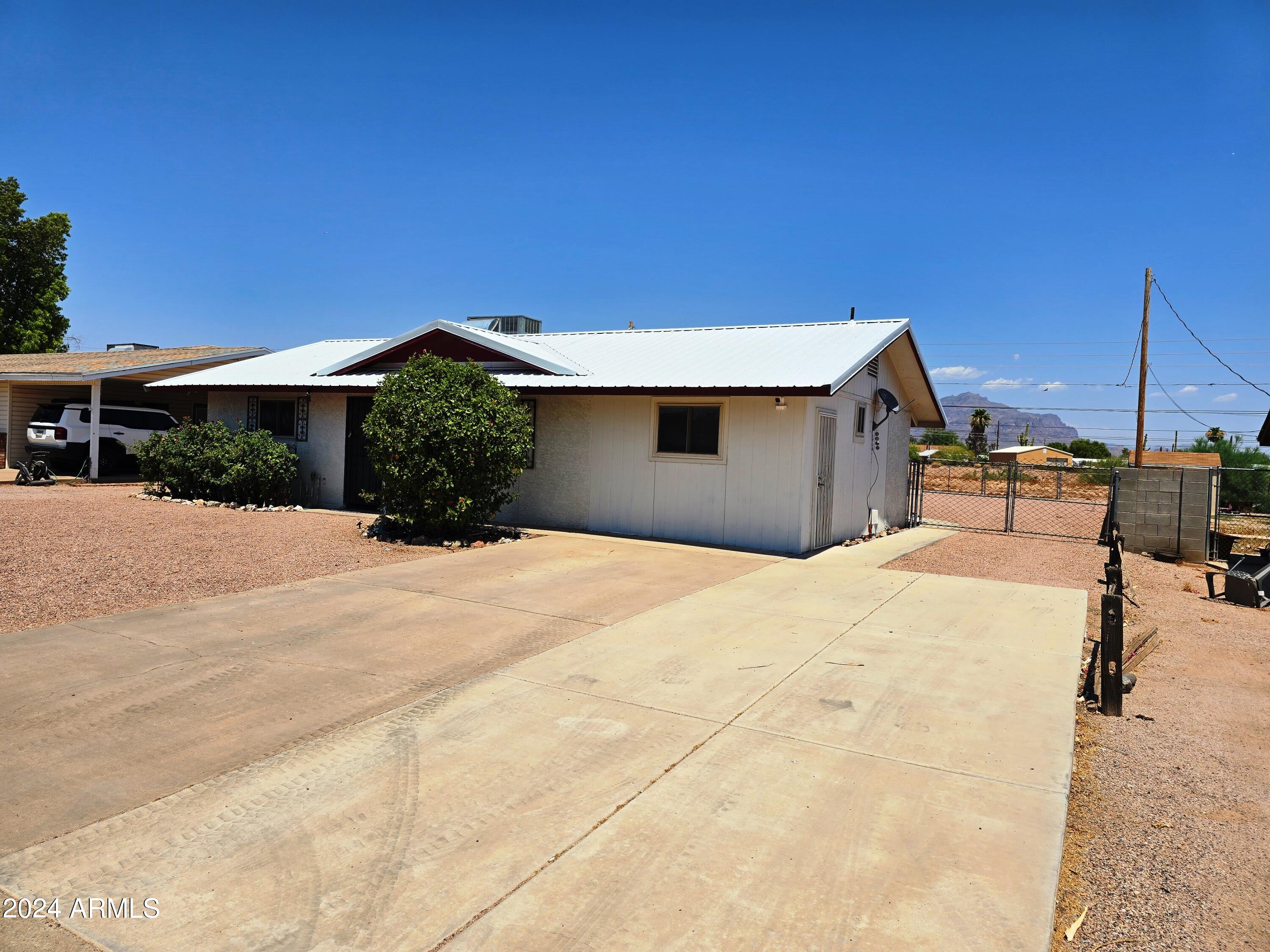 2243 South Cactus Road Apache Junction, AZ 85119 - Photo 3 of 24 20240709_132858