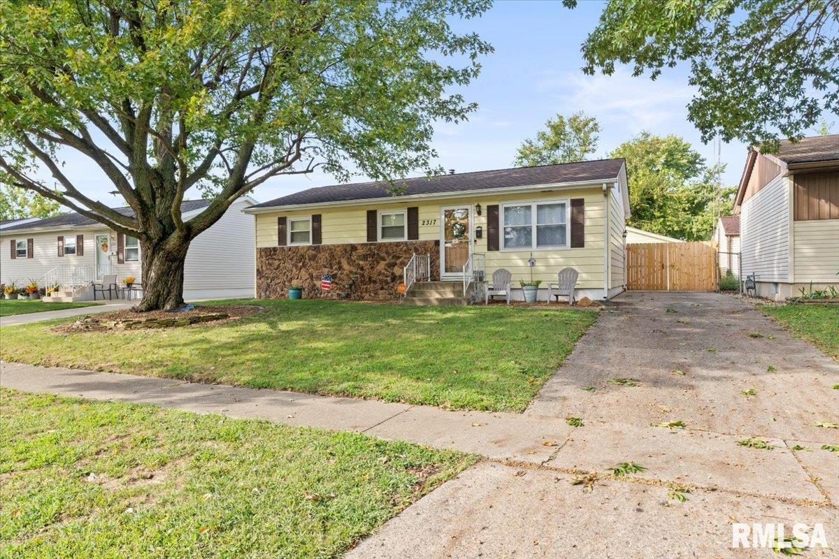 2317 Sutherland Road Springfield, IL 62702 - Photo 3 of 35