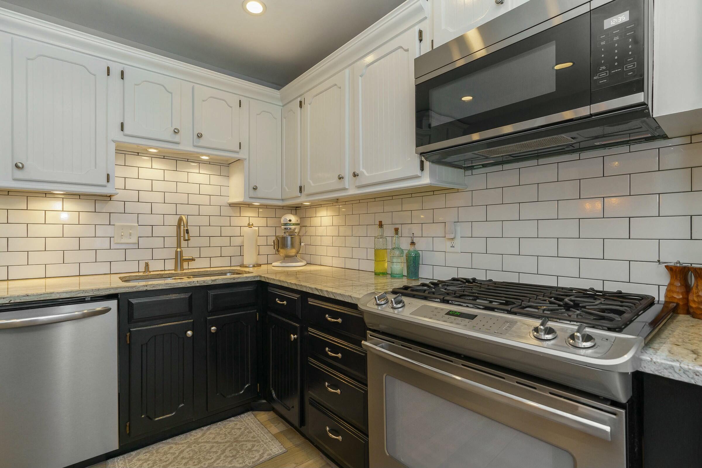 2551 Charing Road, Unit 3 Columbus, OH 43221 - Photo 14 of 37 Kitchen