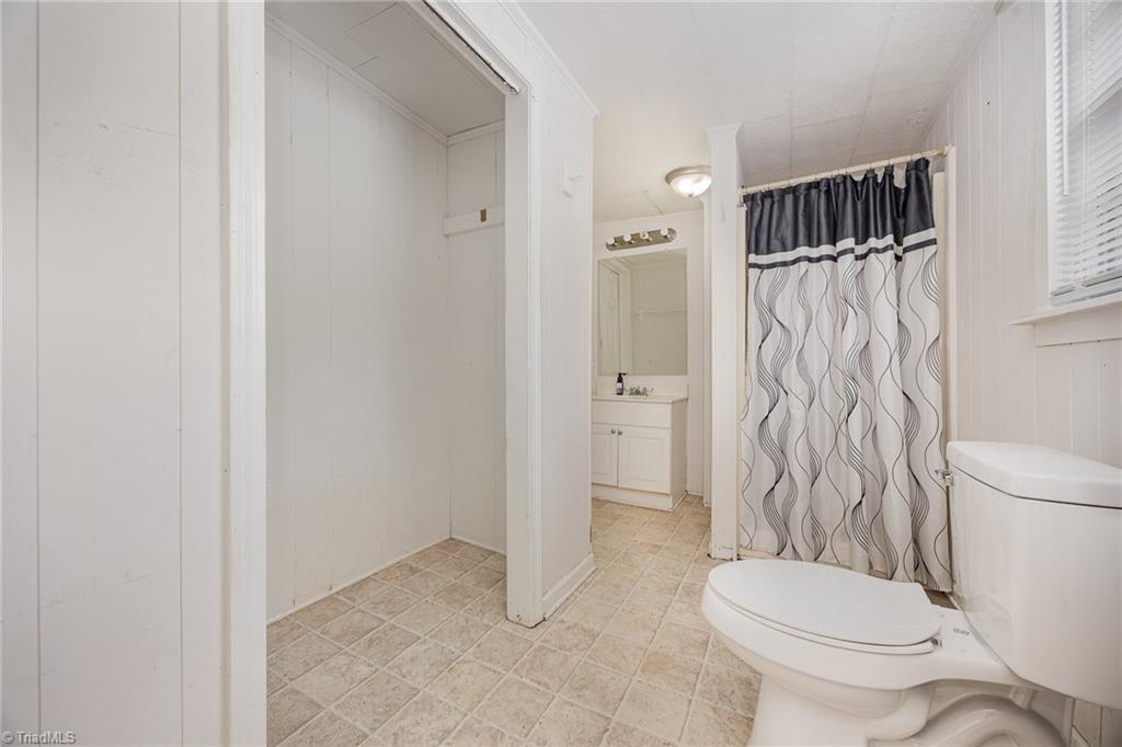 158 John Crotts Road Mocksville, NC 27028 - Photo 12 of 31 Hall bath