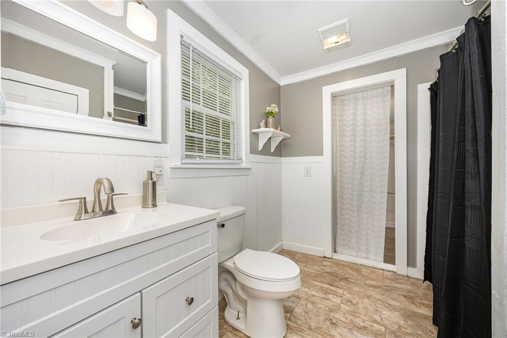 158 John Crotts Road Mocksville, NC 27028 - Photo 15 of 31 Ensuite primary bath