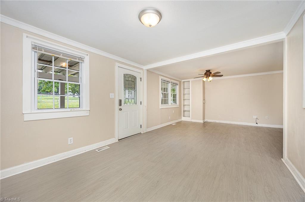 158 John Crotts Road Mocksville, NC 27028 - Photo 5 of 31 Living room