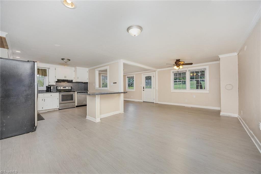 158 John Crotts Road Mocksville, NC 27028 - Photo 7 of 31 Kitchen/Dining area