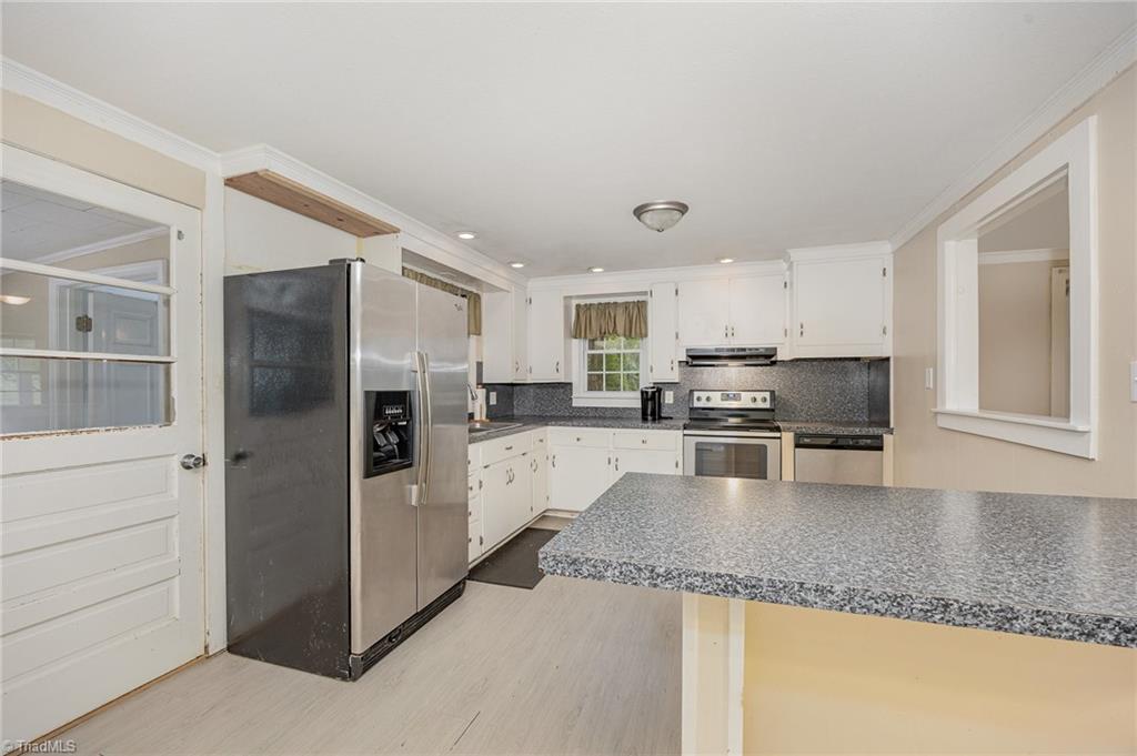 158 John Crotts Road Mocksville, NC 27028 - Photo 9 of 31 Kitchen