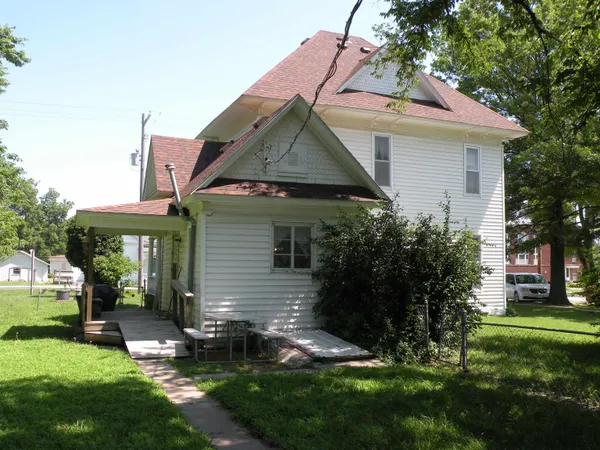 $87,500 | 223 Plum Street, Moline, KS 67353