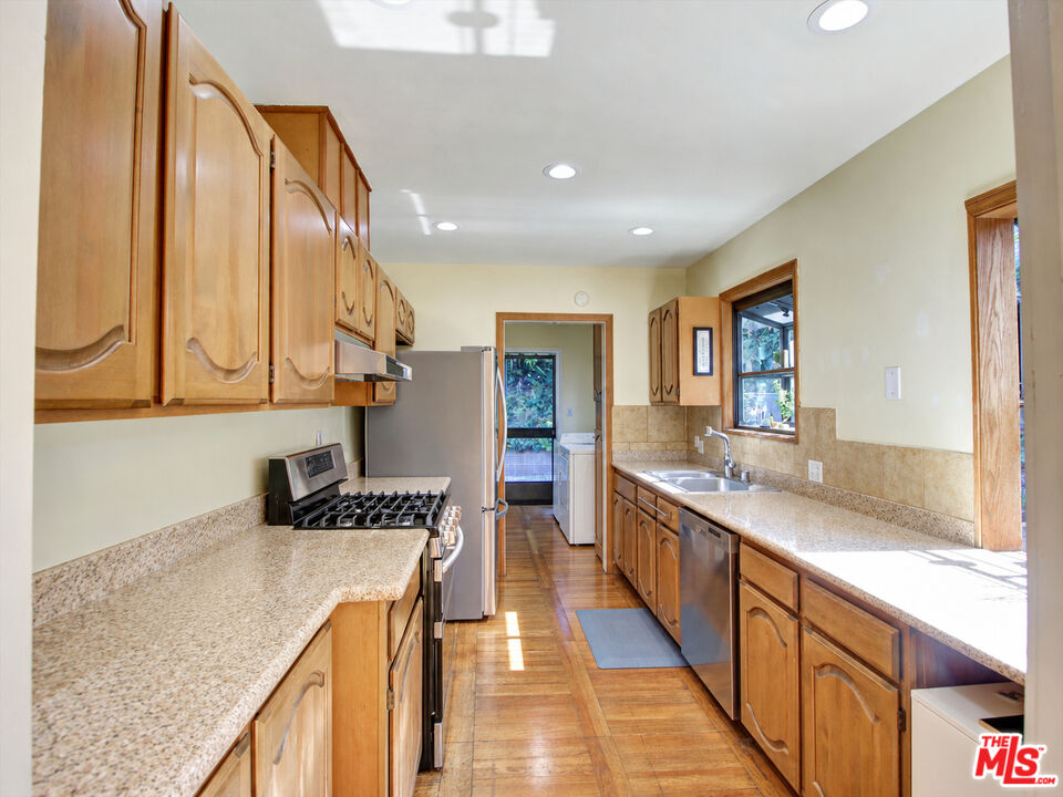 5720 El Rincon Way Culver City, CA 90230 - Photo 17 of 35 Gallery Image 17