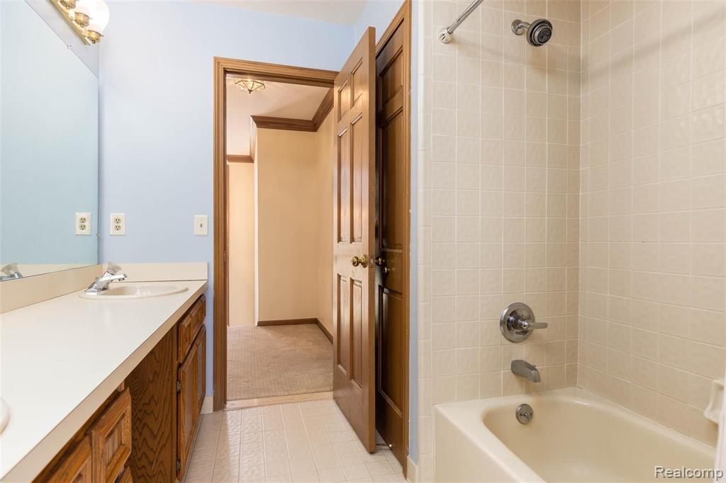 1359 Kingspath Drive Rochester Hills, MI 48306 - Photo 31 of 60
