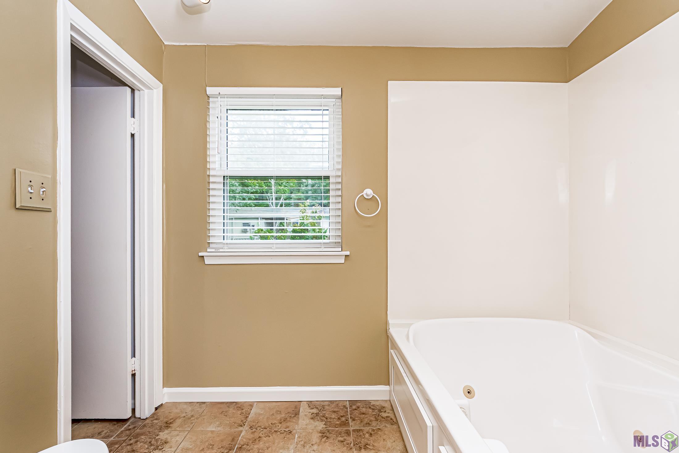 10386 Rhapsody Drive Baton Rouge, LA 70815 - Photo 16 of 21 Primary Bath