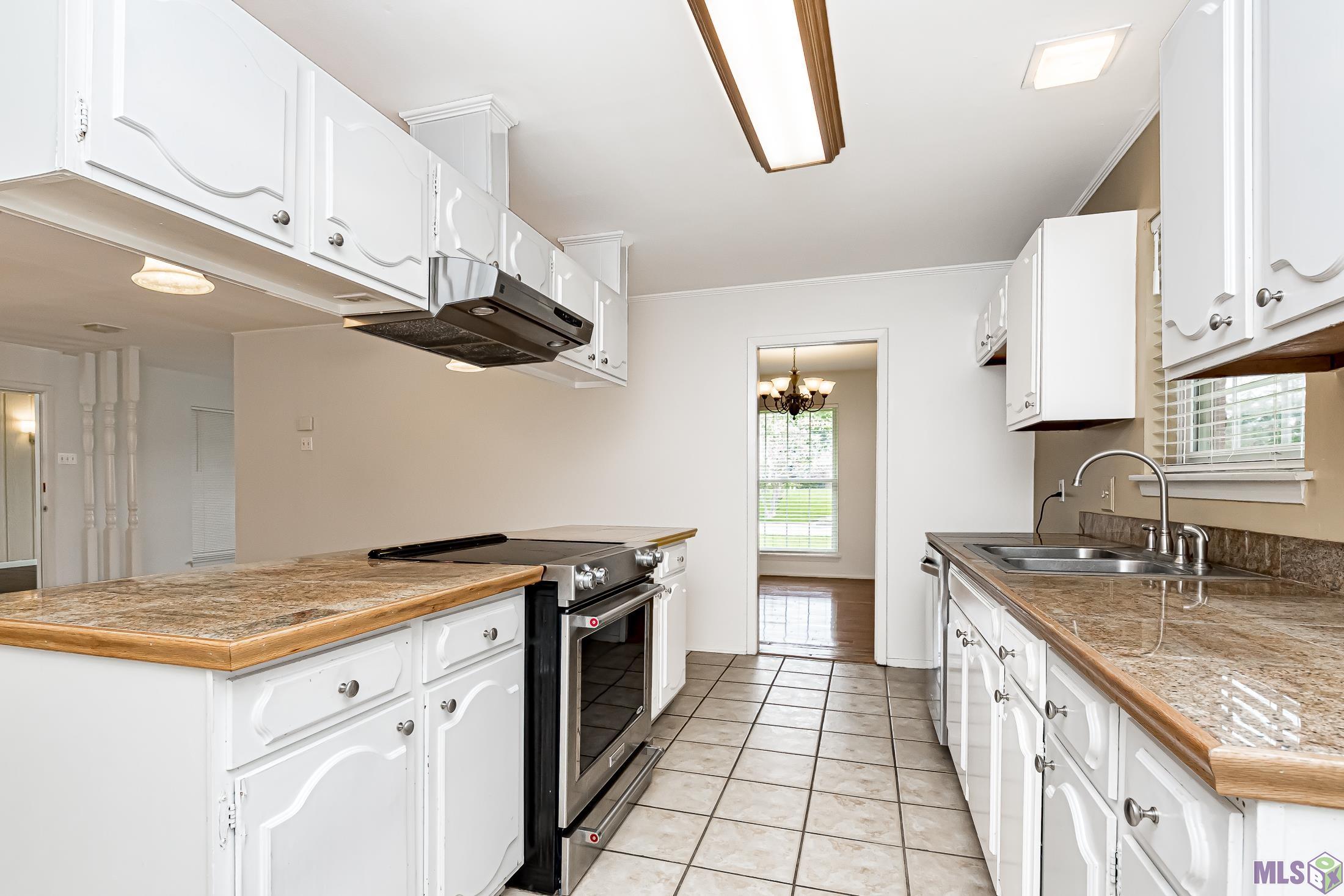10386 Rhapsody Drive Baton Rouge, LA 70815 - Photo 8 of 21 Great Cabinet Space