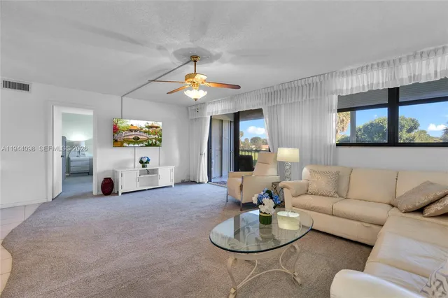 $269,500 | 2430 DC Country Club Boulevard, Unit 2062, Deerfield Beach, FL 33442