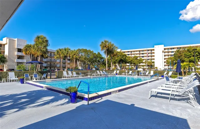 $269,500 | 2430 DC Country Club Boulevard, Unit 2062, Deerfield Beach, FL 33442