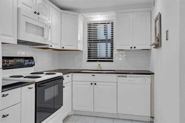 $269,500 | 2430 DC Country Club Boulevard, Unit 2062, Deerfield Beach, FL 33442